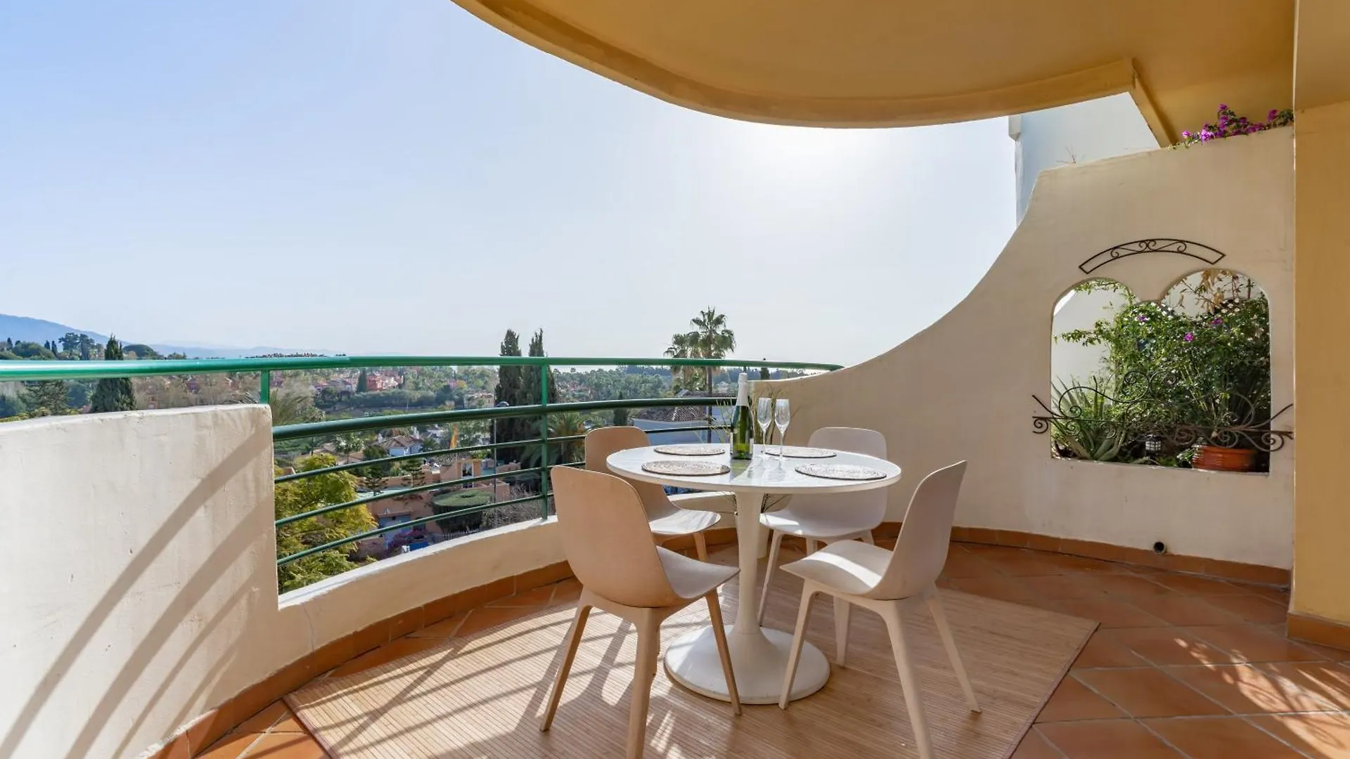 Modern 2-Bedroom Apartment With Stunning Views Marbella