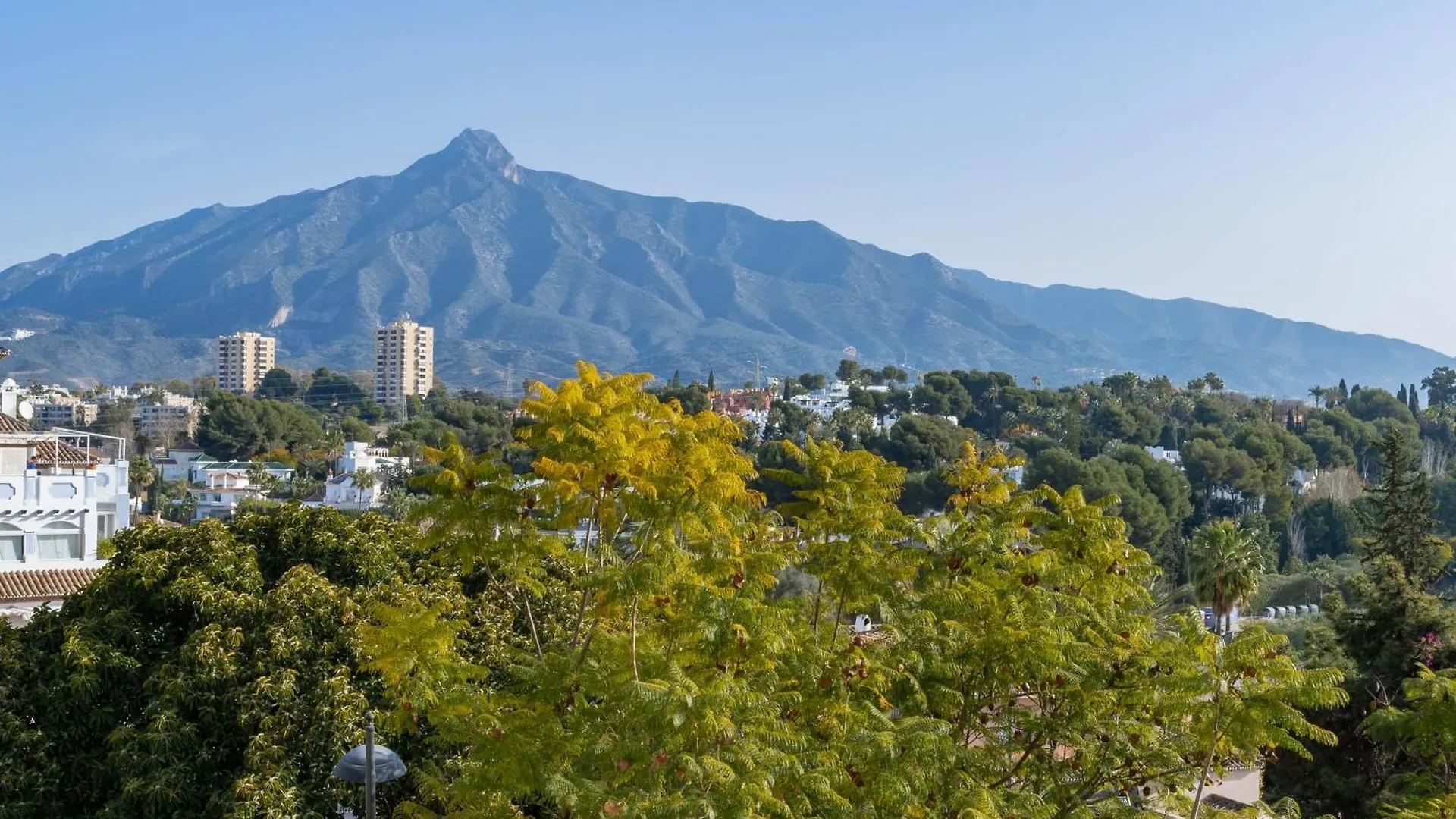 Modern 2-Bedroom Apartment With Stunning Views Marbella Espanha