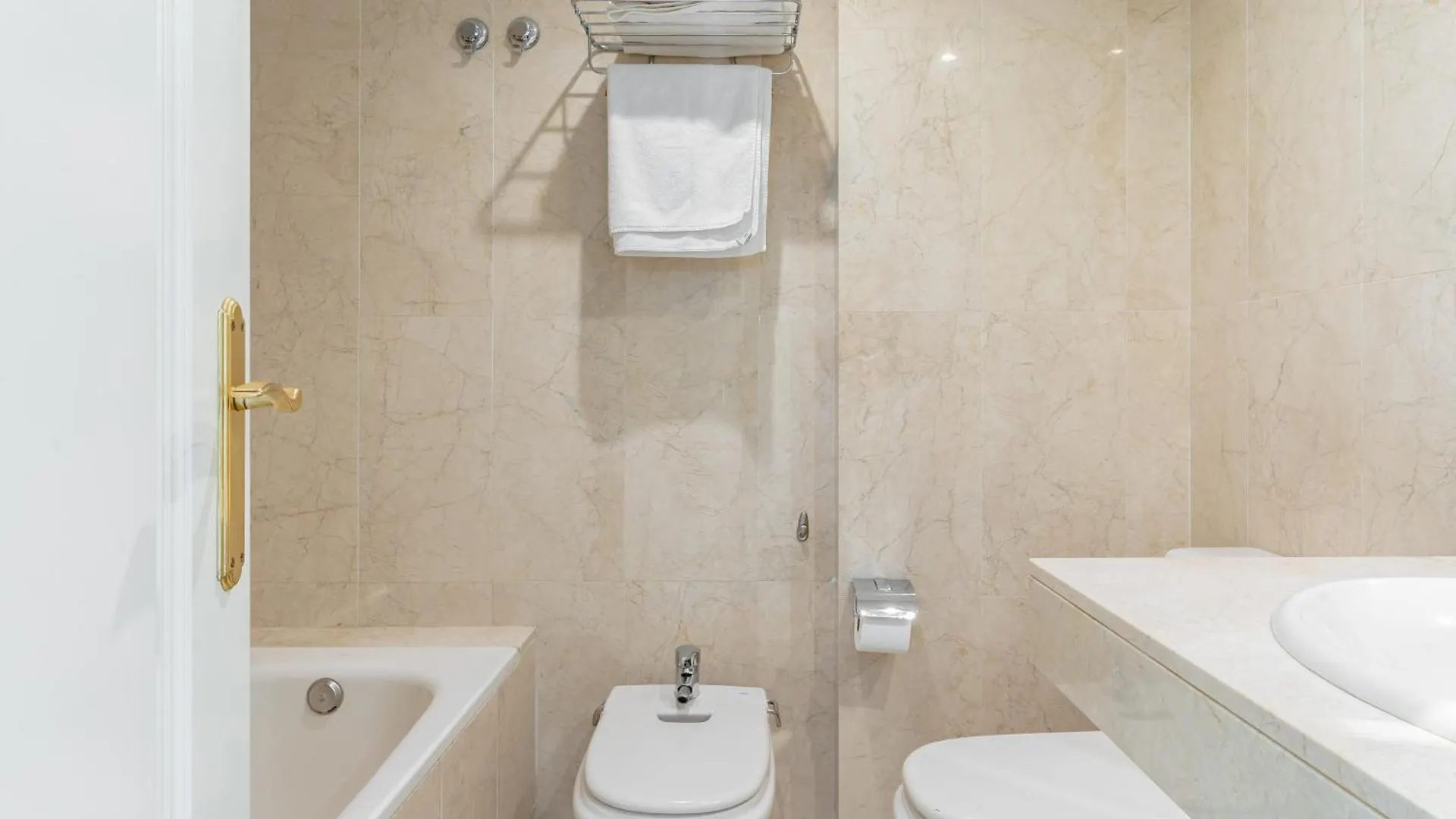 Modern 2-Bedroom Apartment With Stunning Views Marbella