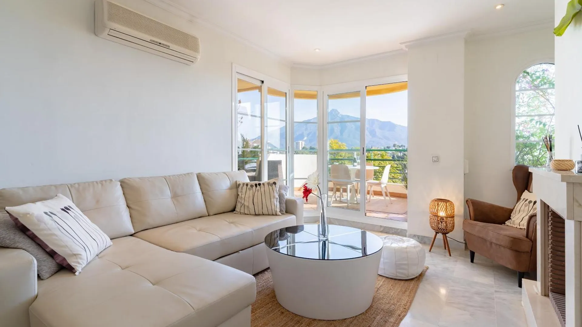 Modern 2-Bedroom Apartment With Stunning Views Marbella