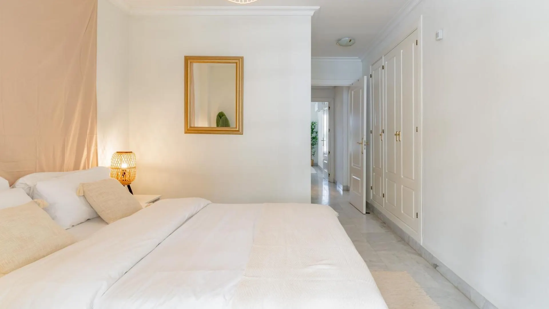 Modern 2-Bedroom Apartment With Stunning Views Marbella Espanha