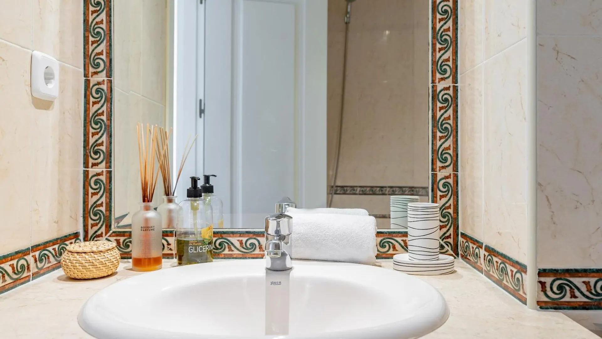 Modern 2-Bedroom Apartment With Stunning Views Marbella