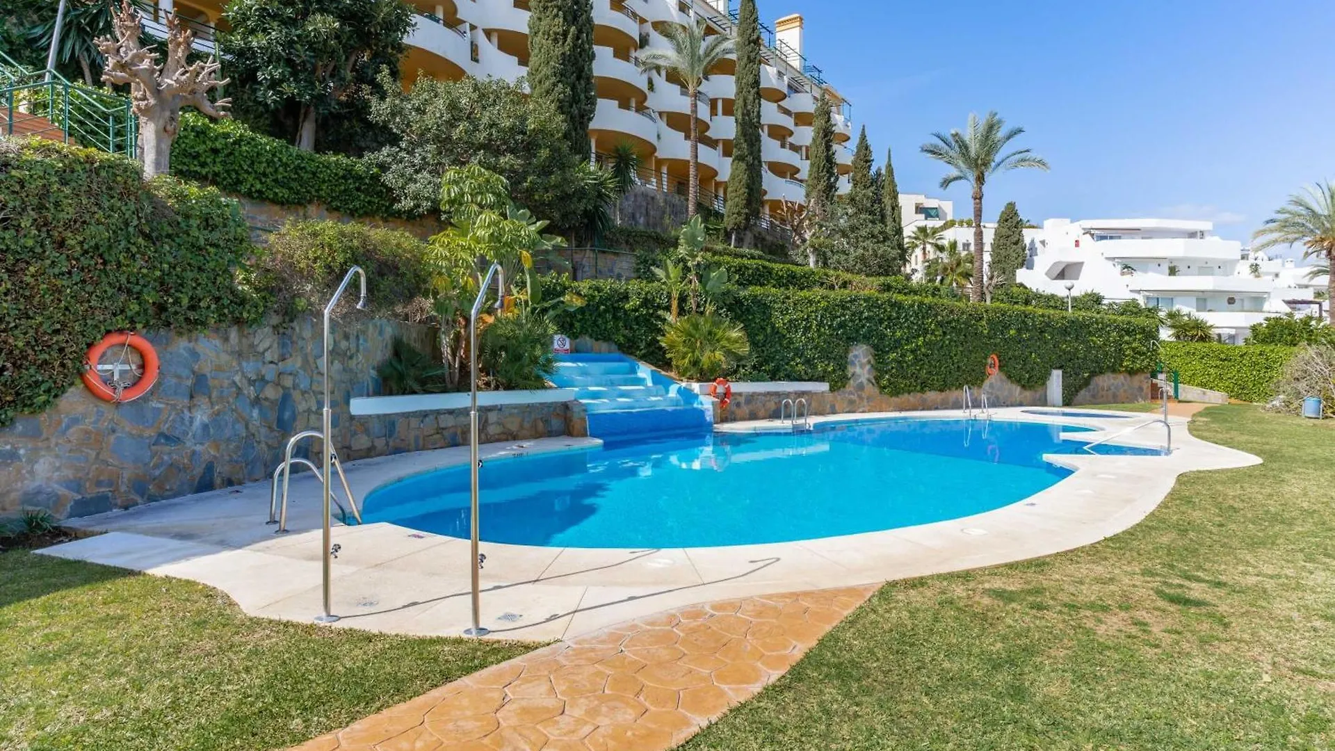Modern 2-Bedroom Apartment With Stunning Views Marbella
