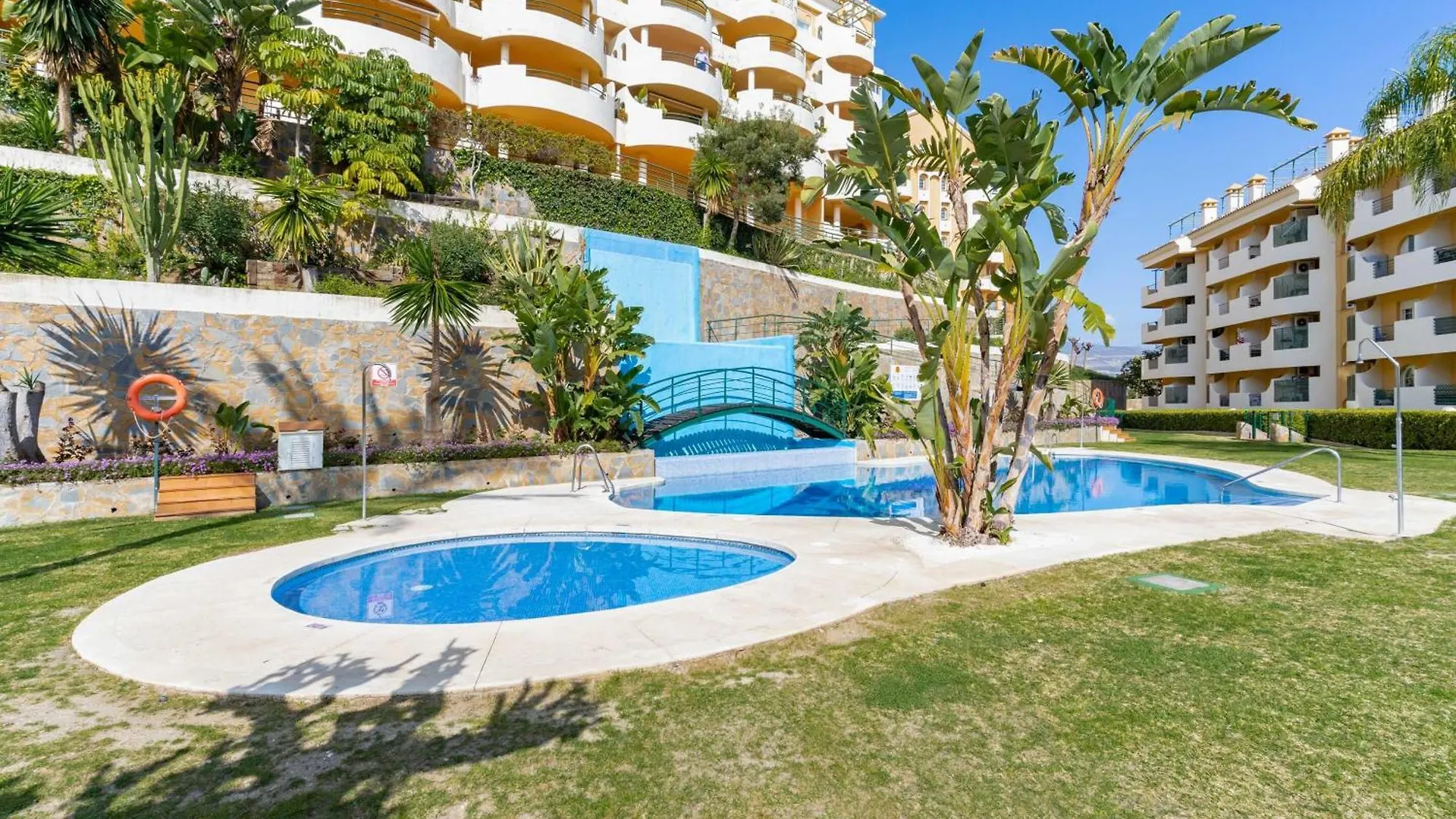Modern 2-Bedroom Apartment With Stunning Views Marbella