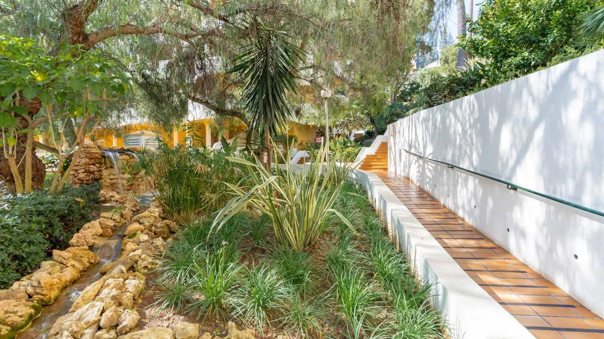 Modern 2-Bedroom Apartment With Stunning Views Marbella 0*,